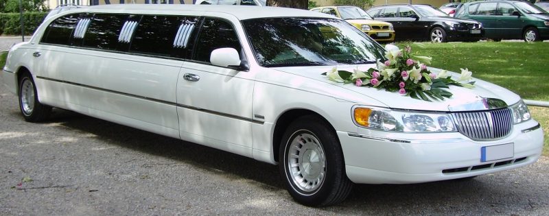 wedding limousine lincoln